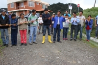 El prefecto de Imbabura, Pablo Jurado, inaugura las obras viales en la comunidad Azab&iacute; de Plaza Guti&eacute;rrez.