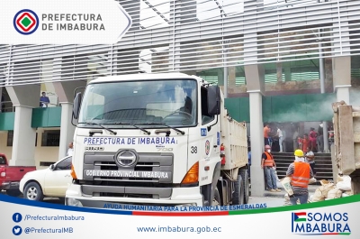 Entrega de donaciones recolectadas de manos imbabure&ntilde;as. 