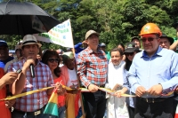   &bull;	Los prefectos de Imbabura y Carchi, Pablo Jurado y Guillermo Herrera, respectivamente, inauguraron el puente.