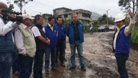 Recorrido de las autoridades de la Prefectura, Municipalidad de Ibarra y equipos t&eacute;cnicos, a la obra de asfaltado de la v&iacute;a Bola Verde &ndash; El Tejar &ndash; Santa Rosa &ndash; La Esperanza. 