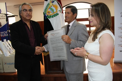 Acto de condecoraci&oacute;n al Pabell&oacute;n de la Provincia de Imbabura y entrega de reconocimiento, por parte del presidente del CONGOPE, Gustavo Baroja. Est&aacute;n presentes el prefecto de Imbabura Pablo Jurado y la viceprefecta Mar&iacute;a Gabriela Jaramillo. 