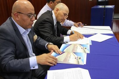Firma del convenio en beneficio de la actividad deportiva y de formaci&oacute;n integral.