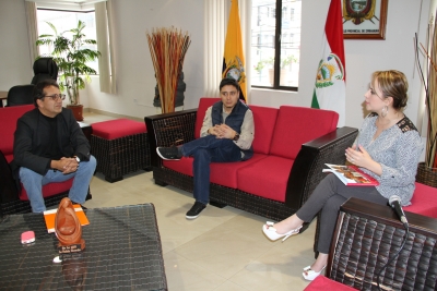 Reuni&oacute;n de trabajo entre delegados de Visi&oacute;n Mundial y la viceprefecta de Imbabura, Mar&iacute;a Gabriela Jaramillo.